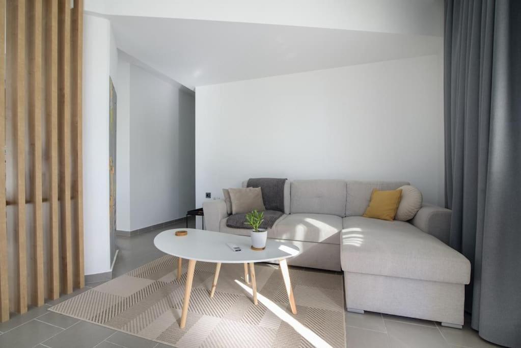 Onar Elegant Beachside Heraklion (Crete)