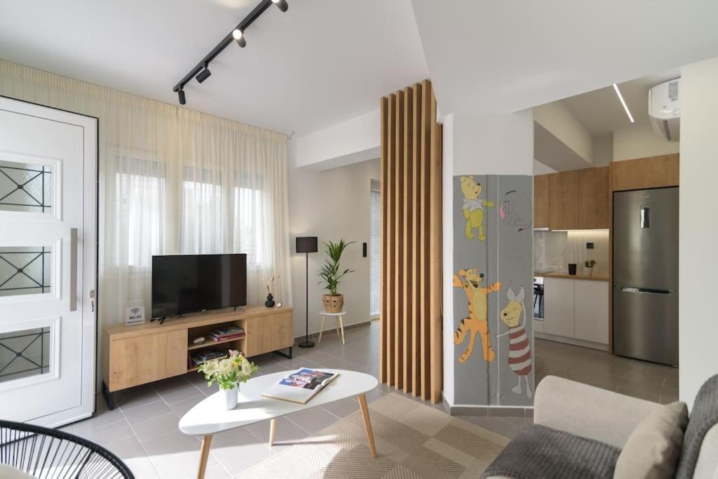 Onar Elegant Beachside Apartment *