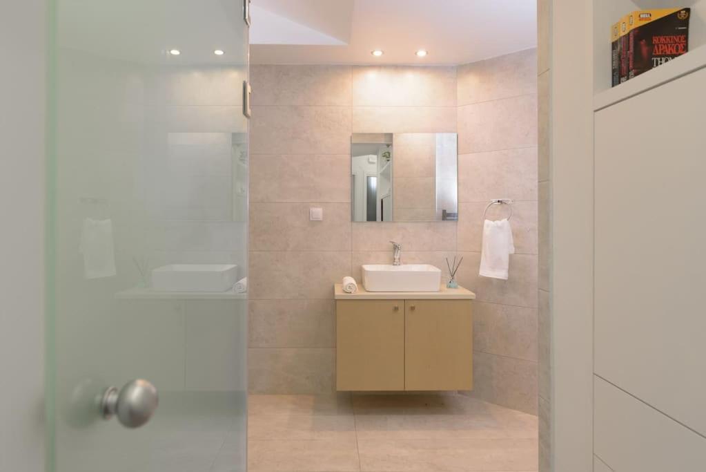 Onar Elegant Beachside Heraklion (Crete)